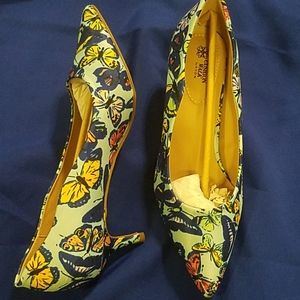 Shoes - Dark blue butterflies on light blue fabric